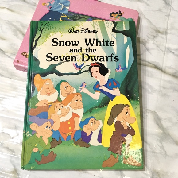 💝 DISNEY 💝 bundle of 2 Princess books: SNOW WHITE, etc Hardcover - Picture 2 of 13